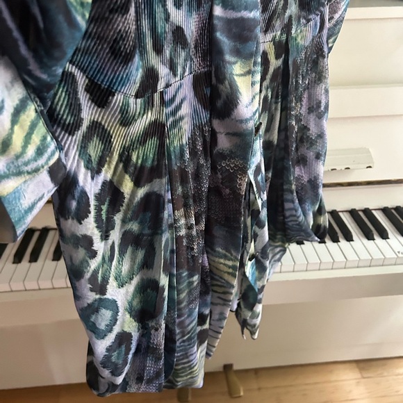 Elena Wang Elegant Blue Animal Print Blouse M - Picture 16 of 16